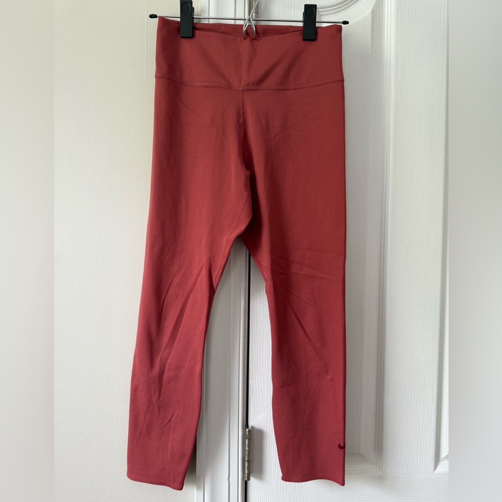 Nike Women’s Maroon High-Waisted Leggings, size S